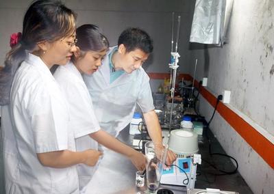 科技赋能，艺术添彩 光泽县蓝莓果酒与雕塑工艺品的双翼齐飞